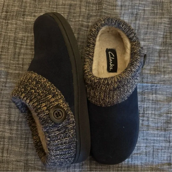 Clarks Women's Navy and Tan Slippers - Picture 2 of 5